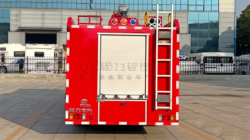 勾臂式垃圾车出车前检查：勾臂、锁紧、液压支腿与滚轮状态判定